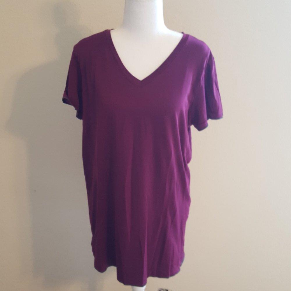 Danskin Now athletic shirt🌵